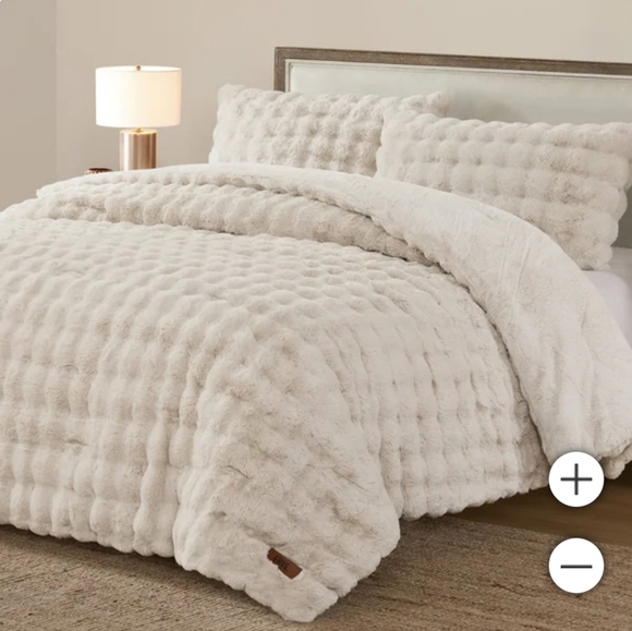 (5)Frye faux-fur 3-Piece comforter set - Picture 1 of 7